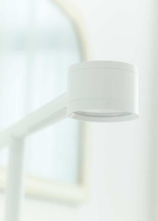 Close-up view of Forecee Beauty Lamp’s red lamp head highlighting premium full Aluminum design.